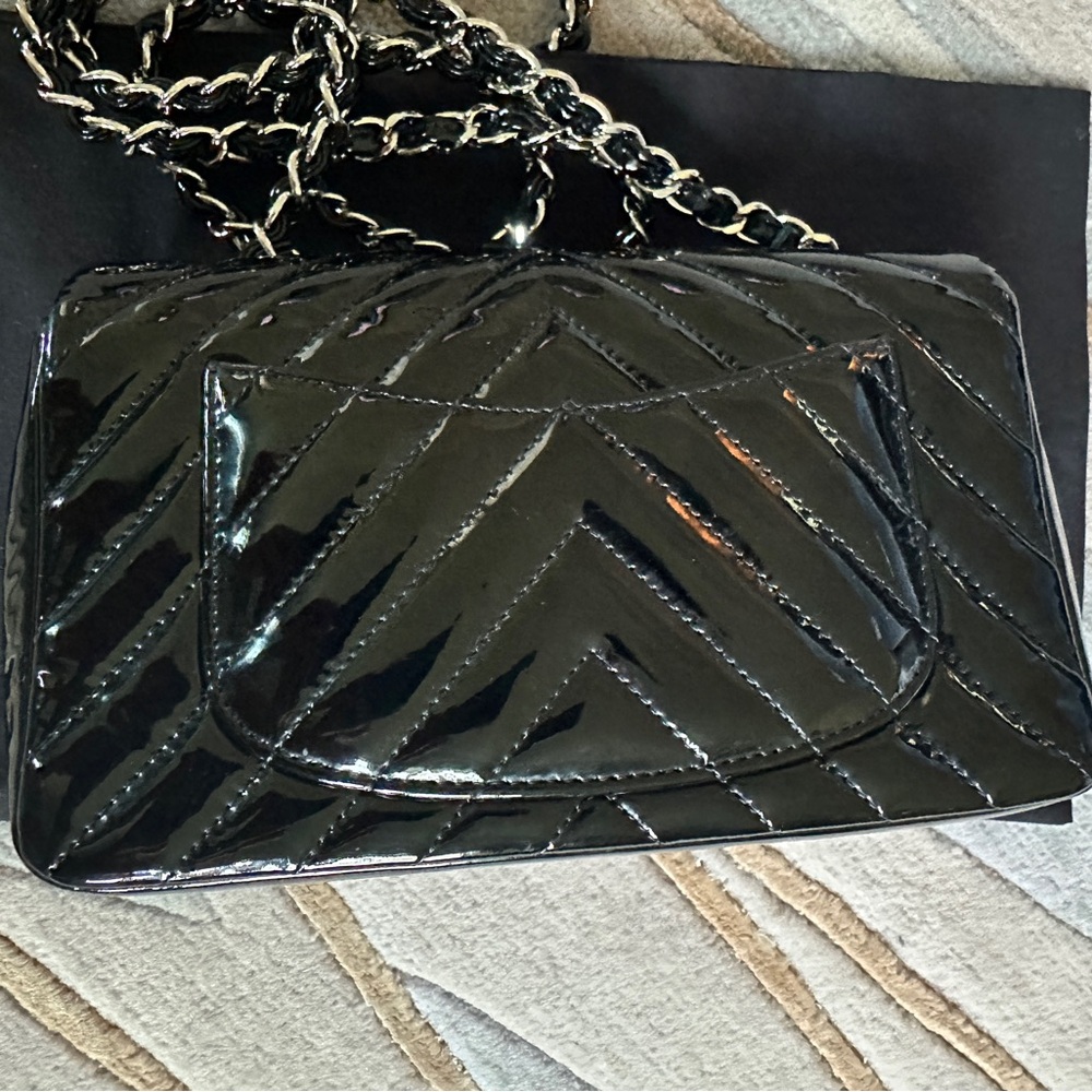 CHANEL  Black Chevron mini rectangle flap bag - Picture 4 of 13